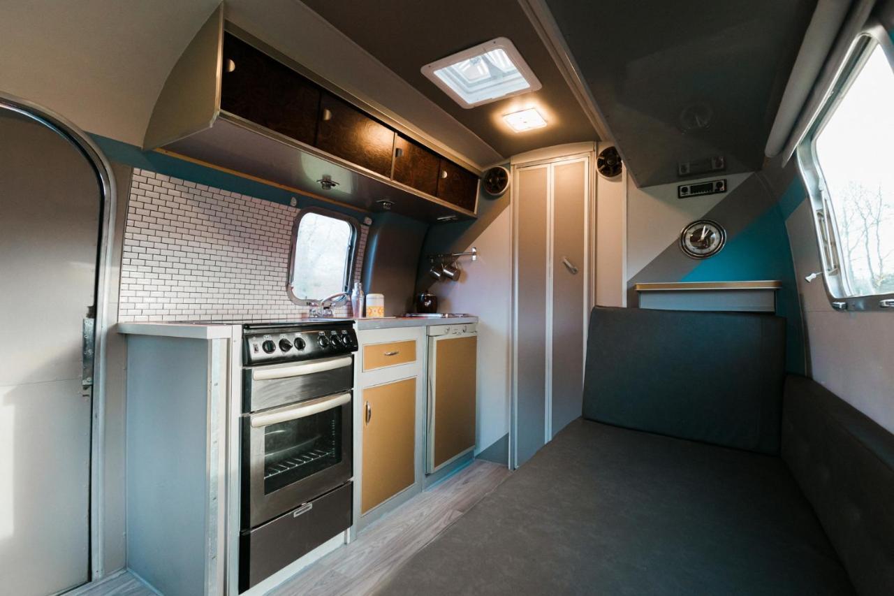 Silver Airstream Glamping & Rental Chichester Esterno foto
