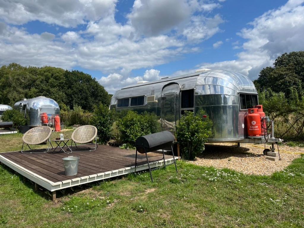 Silver Airstream Glamping & Rental Chichester Esterno foto